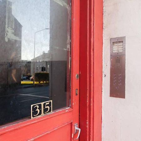 Snug - Logie Baird Apartment เฮเลนส์บะระ ภายนอก รูปภาพ